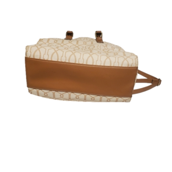 Tan and White Purse With Gold Lock Detail Large - Picture 8 of 13